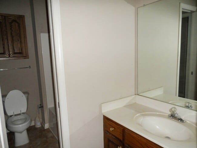 Foto del edificio - 900 Country Club Rd