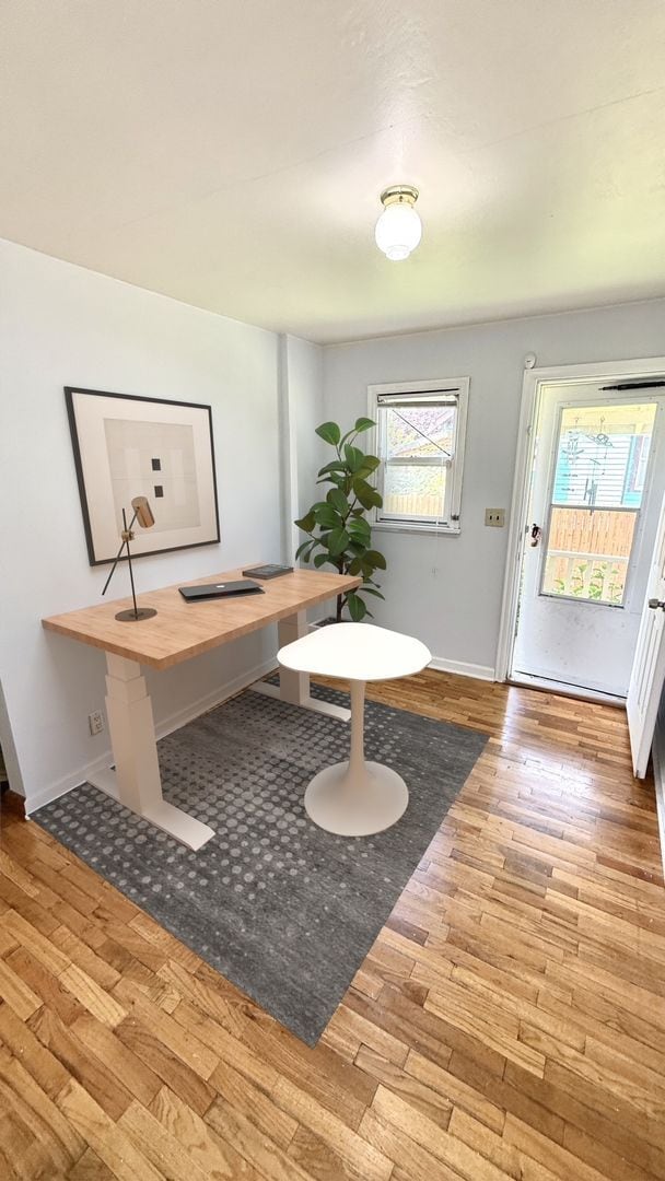 Building Photo - Renton Downtown Duplex rambler home - Move...