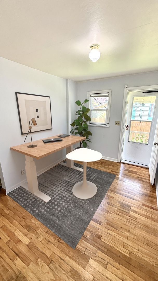 Foto del edificio - Renton Downtown Duplex rambler home - Move...