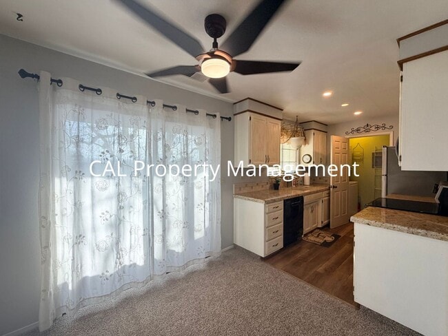 Foto del edificio - Charming 2BD Home in Gated Community with Pool & Garage