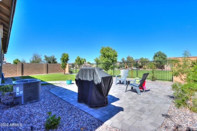Low maintenance backyard - 18451 N Crestview Ln
