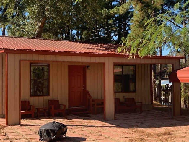 Building Photo - 16896 Oakwood Dr