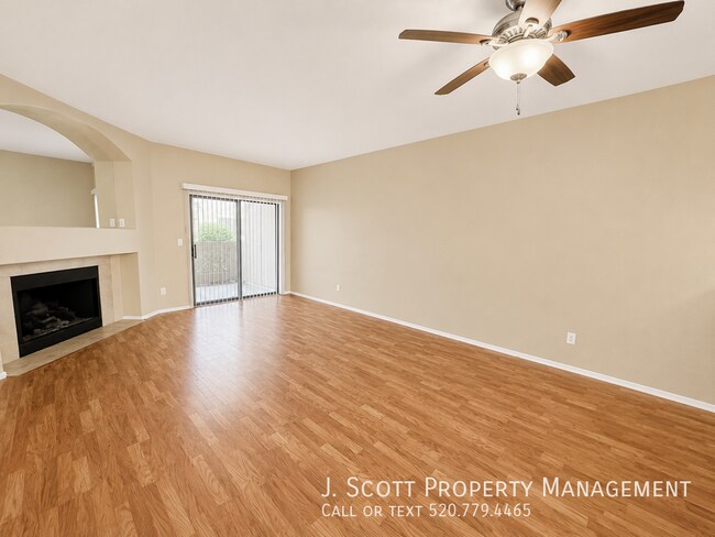 Building Photo - 930 N Mesa Dr