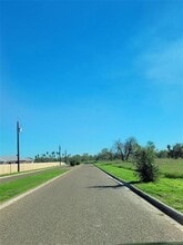 Building Photo - 12 Oasis Dr