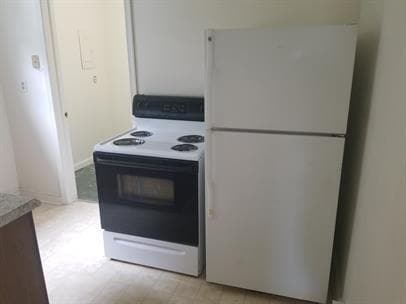 Building Photo - Available Now | Charming 2BR Apartment with Spacious Courtyard & Lawn Care Included