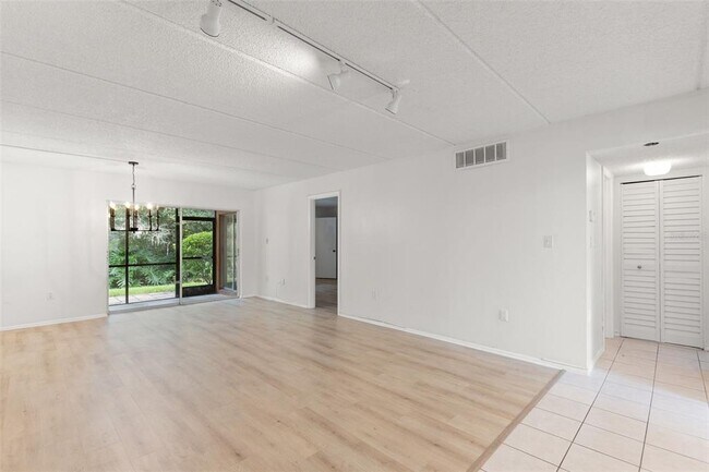 Foto del edificio - 121 Cypress Ln