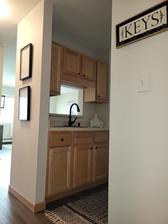 Dolphin Square Apartments Apartments in Wauwatosa, WI