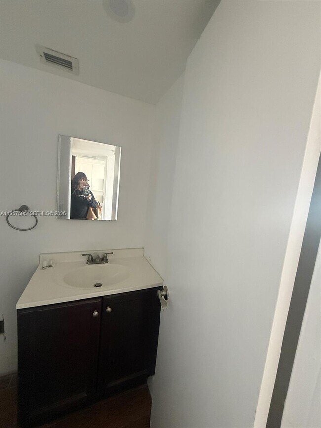 Foto del edificio - 2025 NE 164th St