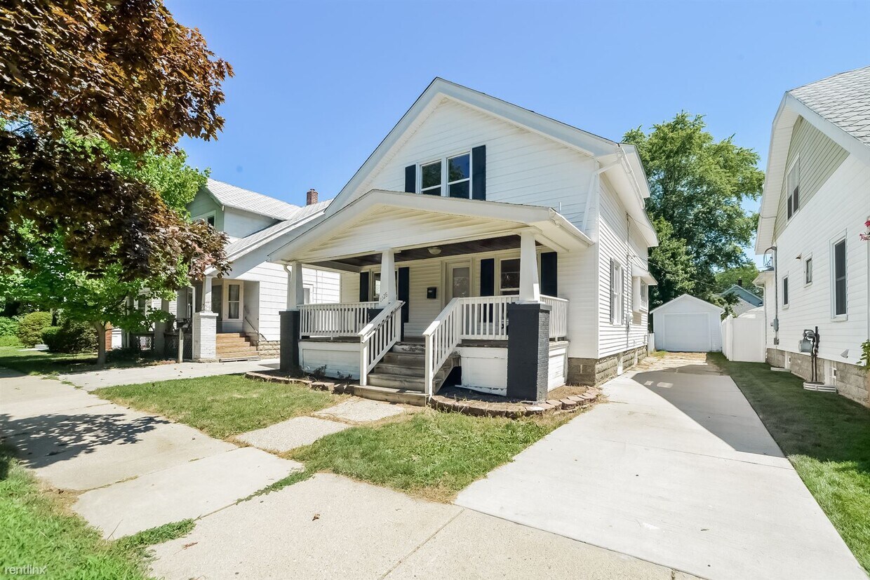 5 br, 2 bath House 1128 Powers Ave NW 11... House Rental in Grand