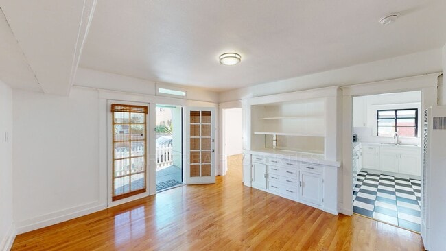 Building Photo - Retro Style Two Bedroom, Centrally Located