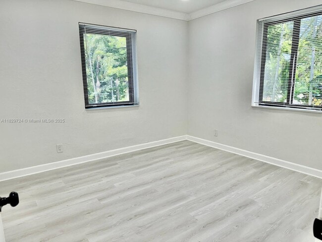 Building Photo - 11643 NE 11th Pl