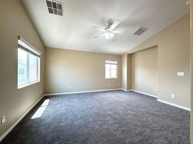 Foto del edificio - Rare 4-bedroom, 2.5-bath, 2-car home