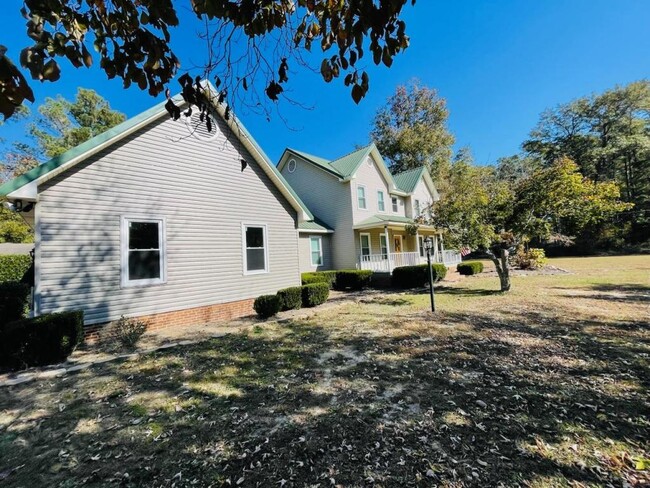 Building Photo - 10360 Plantation Rd