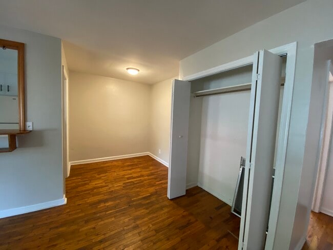 Building Photo - 1117 S Westnedge Ave