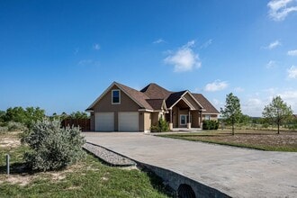 Building Photo - 136 Dos Caballos