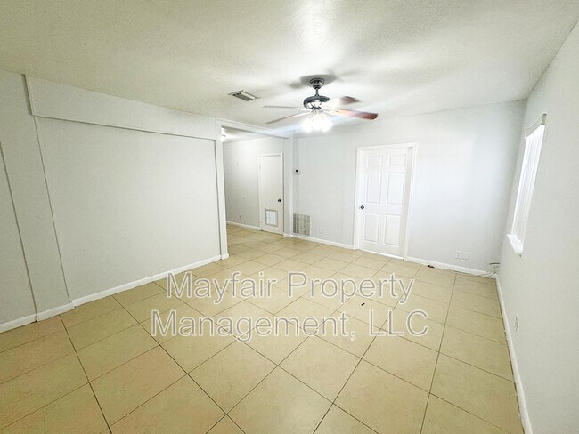 Building Photo - 1300 NW 11th Ct