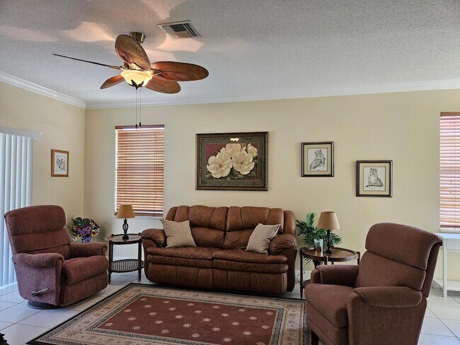 Foto del edificio - 182 Sims Creek Ln