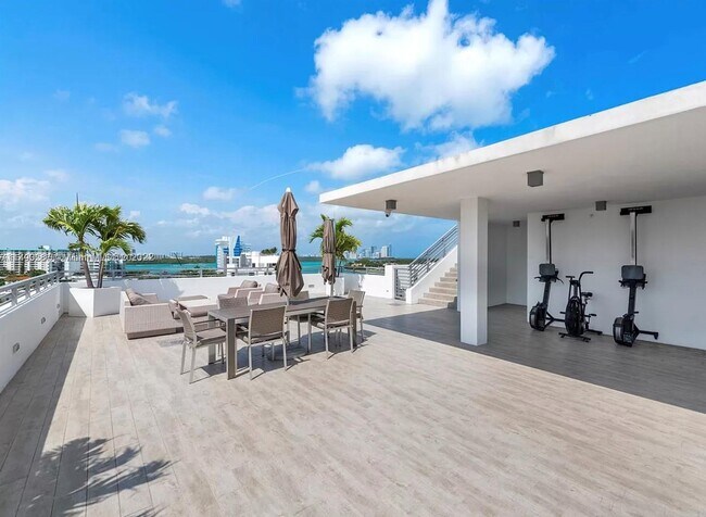 Building Photo - 9901 E Bay Harbor Dr