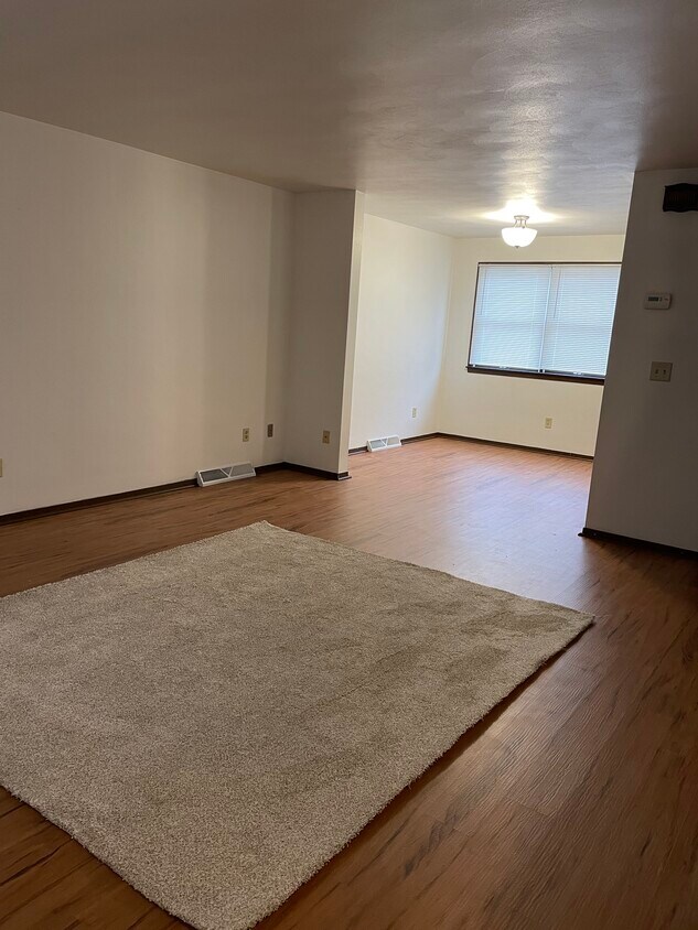 1710 Commerce St Wellsburg, WV 26070 Alquileres en Wellsburg, WV