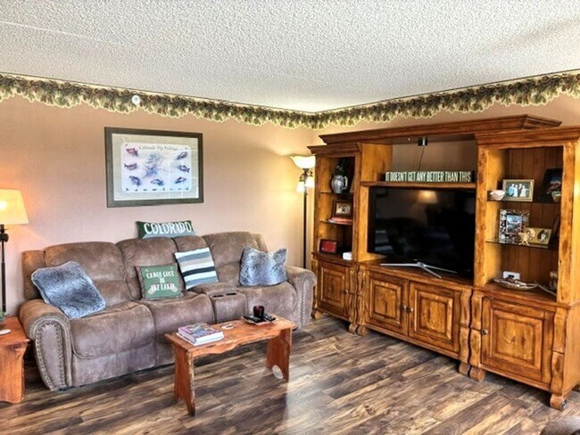 Building Photo - 980 Lakepoint Dr