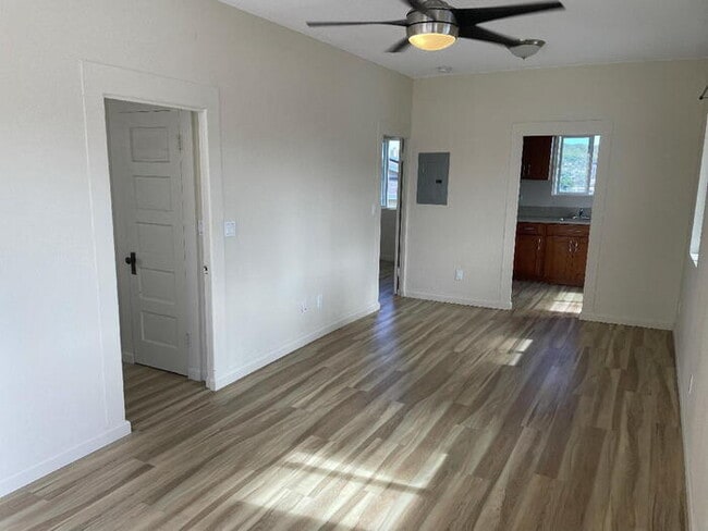 Building Photo - HALA DR 2/1/2 c-fan, W/D, storage, yard w/...