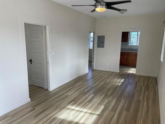Foto del edificio - HALA DR 2/1/2 c-fan, W/D, storage, yard w/...