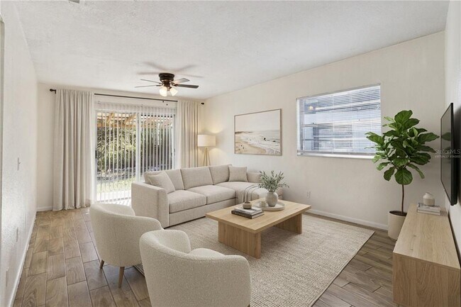 Foto del edificio - 1336 Fairway Dr