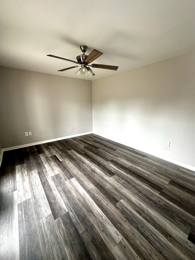 Building Photo - 1814 Fox Run Dr