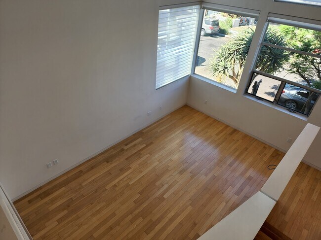 Foto del edificio - 742 N Hudson Ave