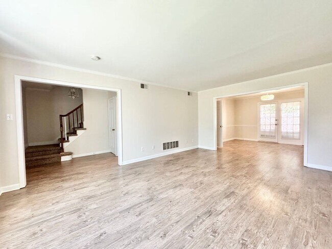 Foto del edificio - 5127 Lawndale Dr