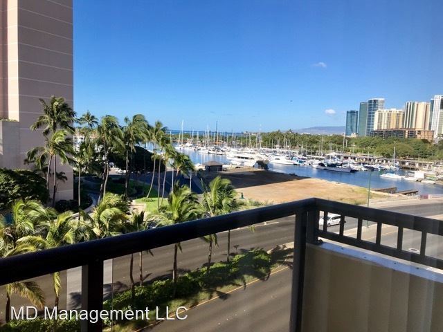 Foto principal - 2 br, 1 bath House - Ala Wai Terrace 1684 ...