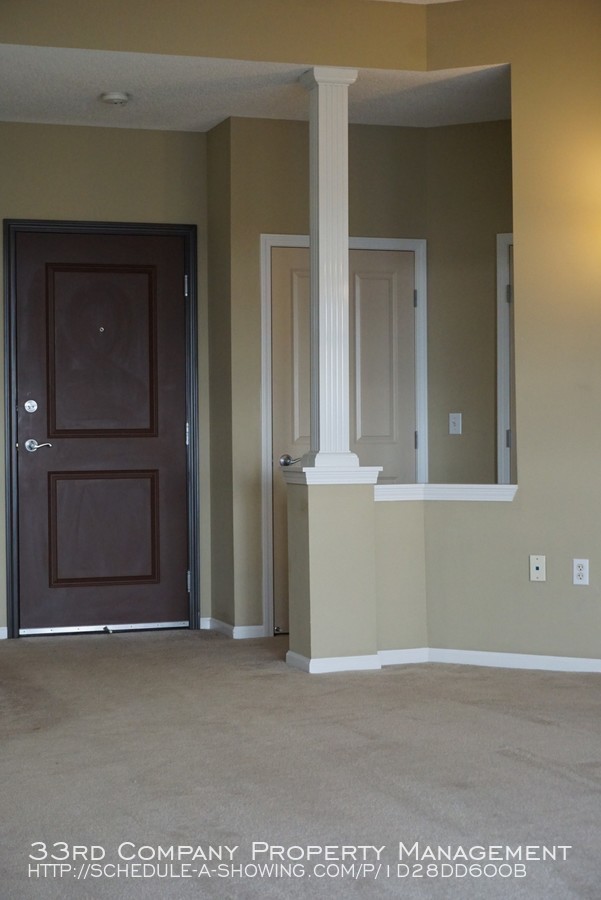 Foto del edificio - Main Street Village Condo – Available NOW!