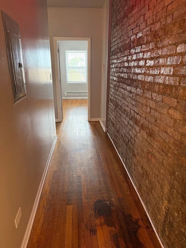 Building Photo - 1613 W 87th St