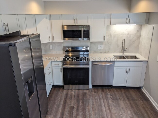 Building Photo - Updated German Village house area with attached garage