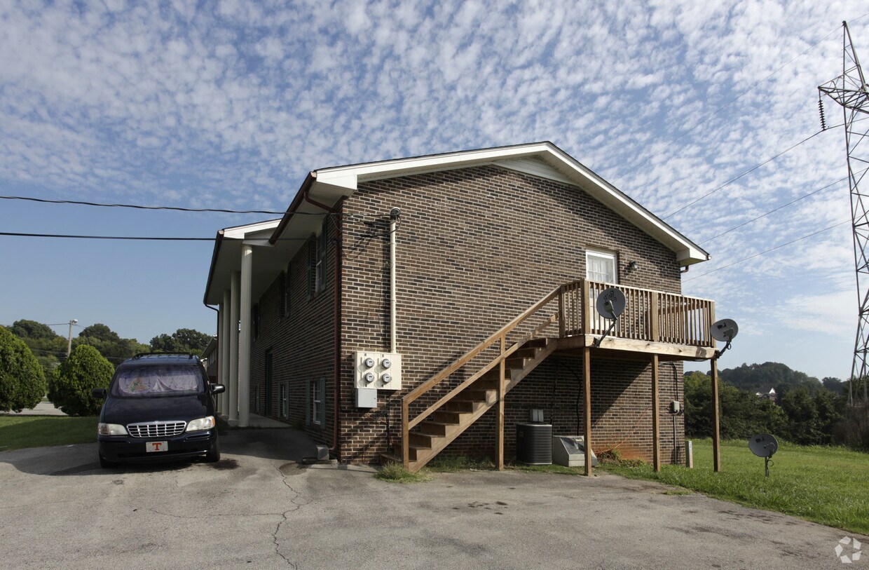 Building Photo - 300-600 Avery Dr