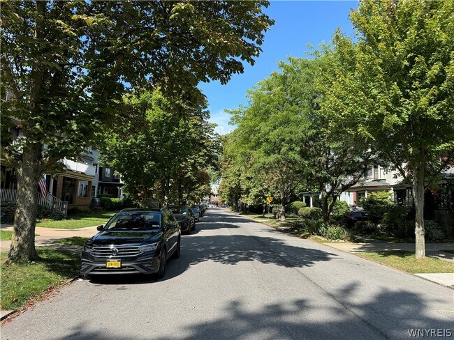 Foto del edificio - 182 Lancaster Ave
