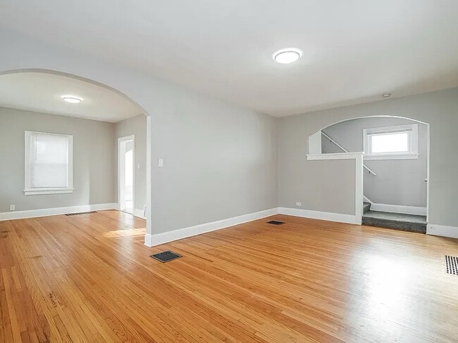 Foto del edificio - 737 Hampton Ave
