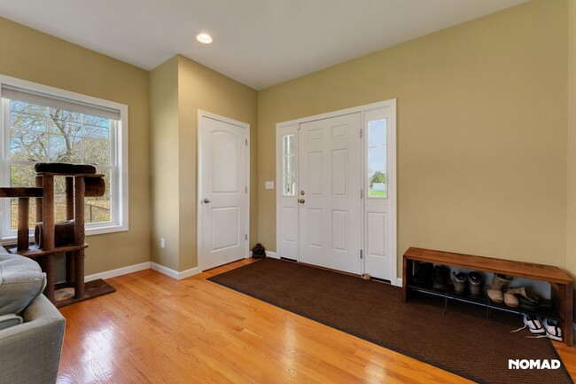 Building Photo - Spacious 4BR House in Hudson