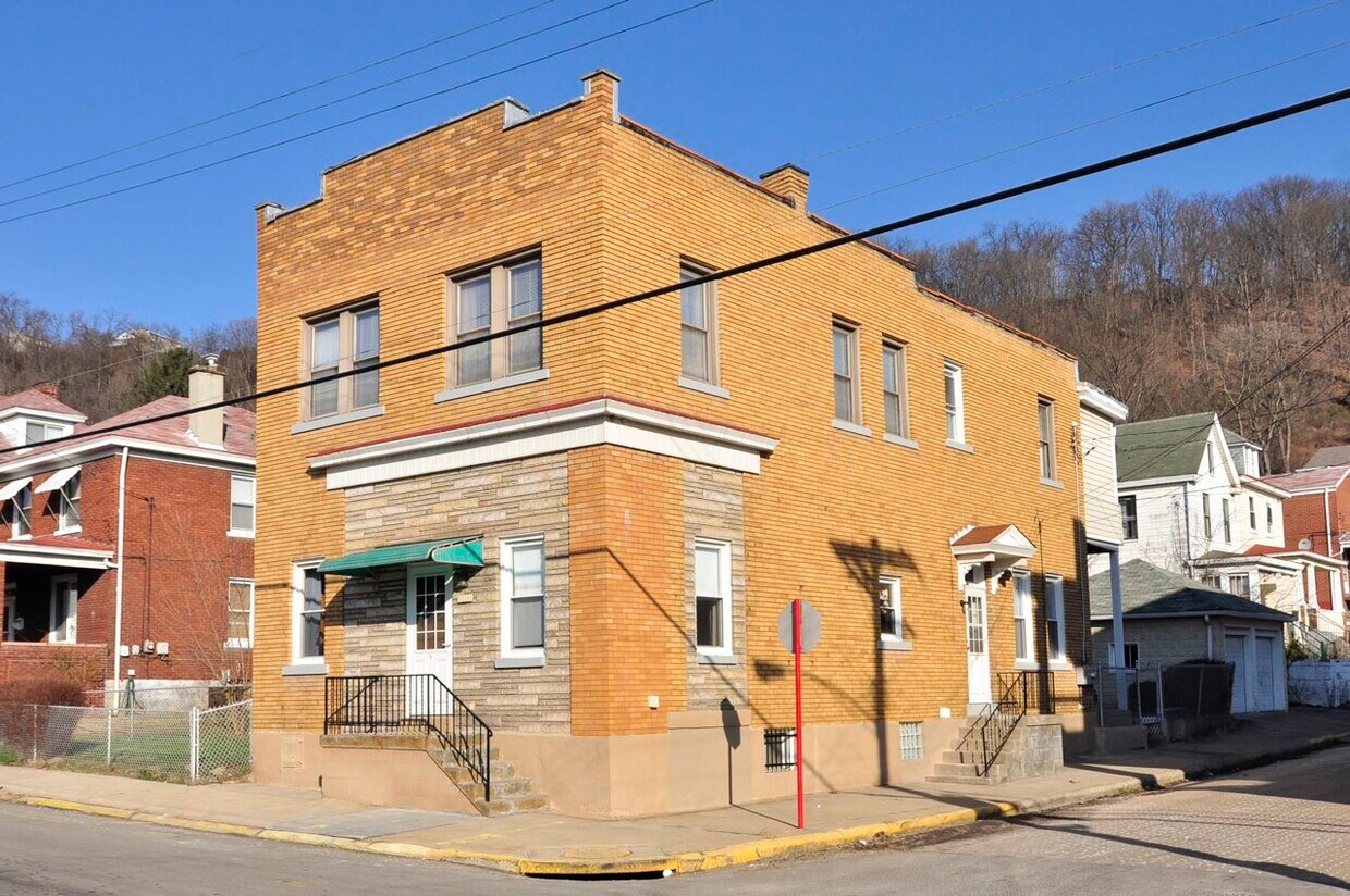 Front of building - 1102 Woodward Ave
