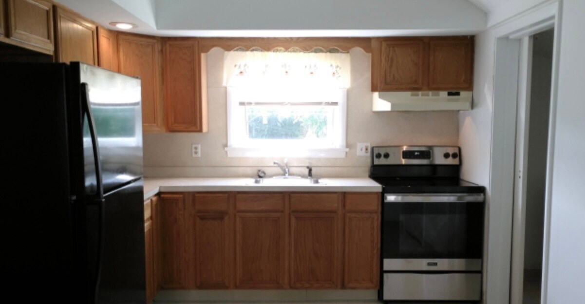 kitchen - 621 E Northampton St