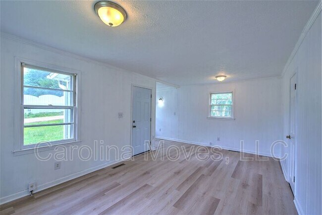 Building Photo - 5 Bagwell Ave