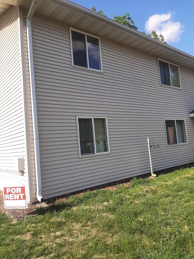 NW View - 800 Broadway Ave