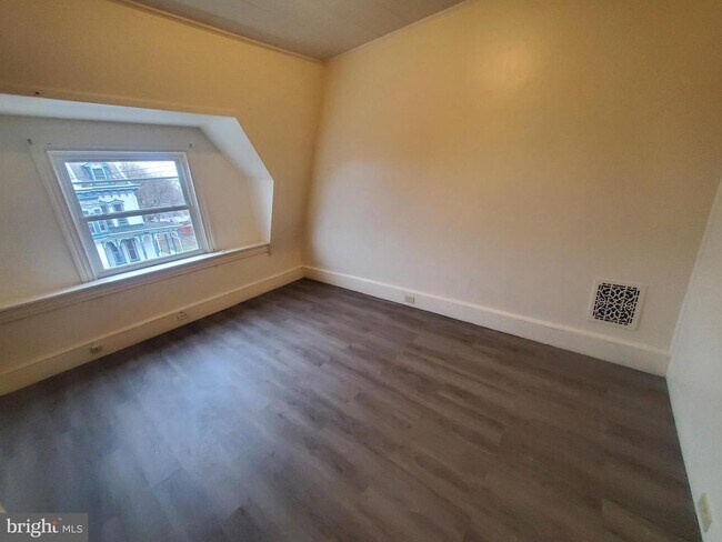 Foto del edificio - 645 N 3rd St