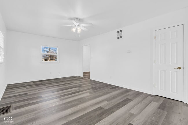 Building Photo - 420 Douglas Dr