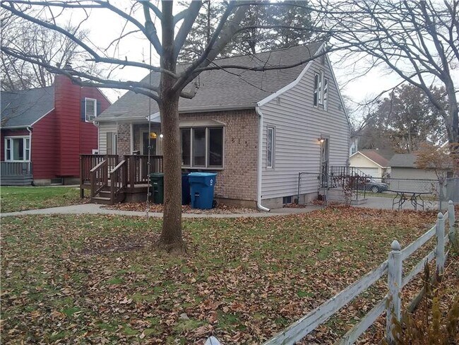 Building Photo - 813 Bourland Ave