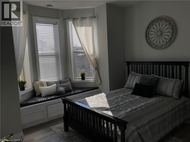 Photo du bâtiment - 98 Lorne Crescent