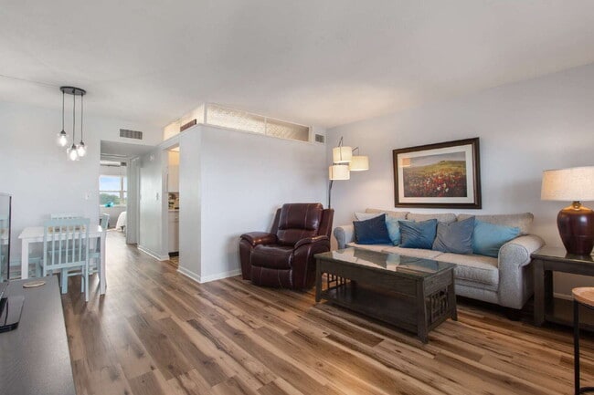 Building Photo - beautifully Furnished 1 Bedroom, 1 Bath, Walk-in Closets in both bedrooms. with a community Heate...