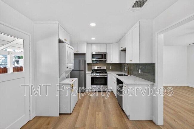 Building Photo - 3126 B St