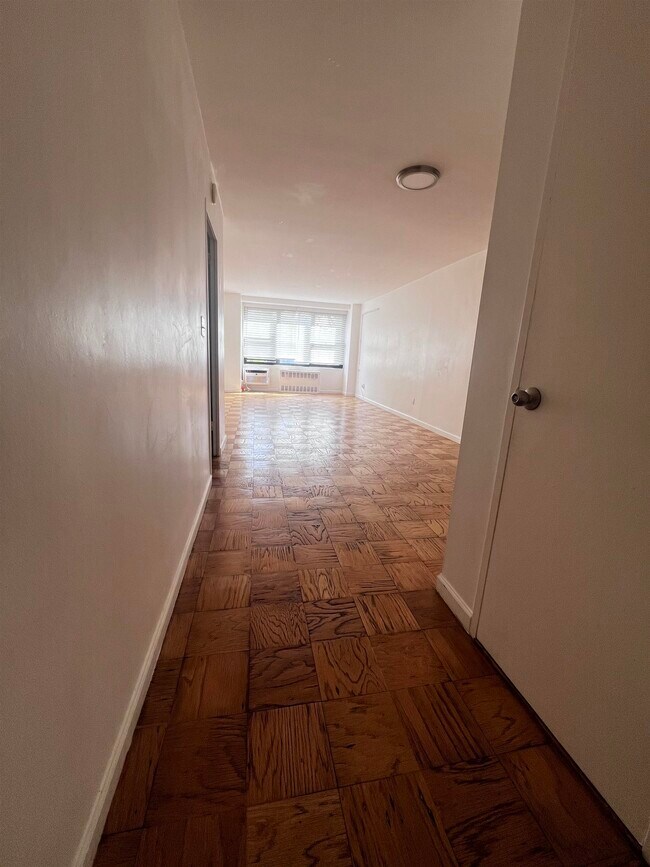 Foto del edificio - 10 Huron Ave