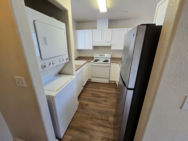 Building Photo - MOVE-IN SPECIAL: $700 OFF THE FIRST FULL M...